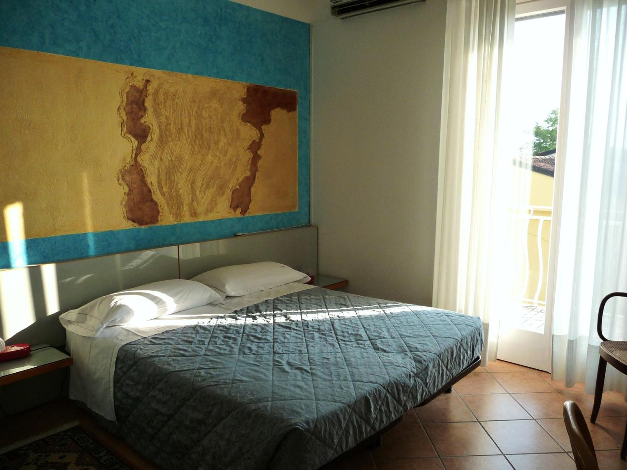 Luna Hotel 3*